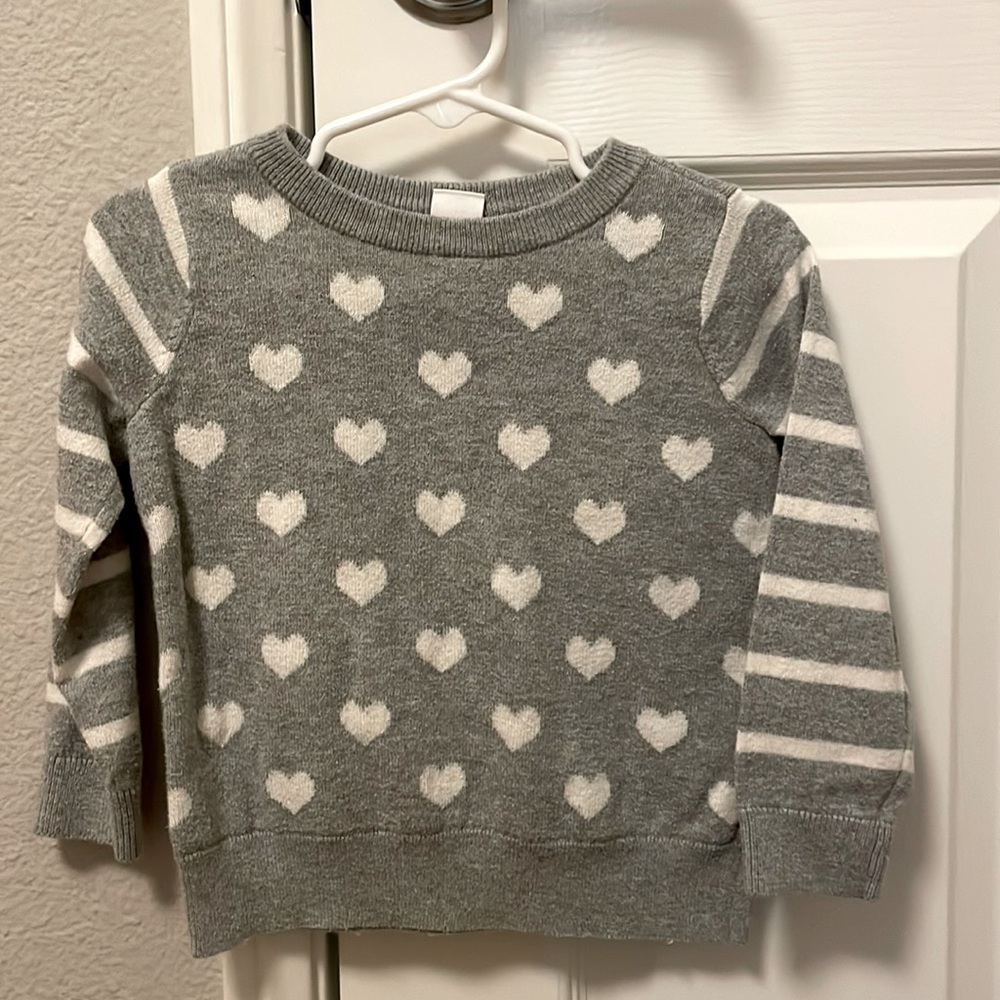 Excellent condition.  Grey girls sweater size 3T SFPF